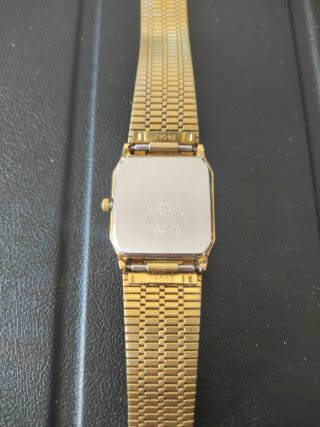 Reloj Citizen Quartz Dorado Octogonal