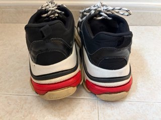 Balenciaga Triple S Sneakers Negras Rojas