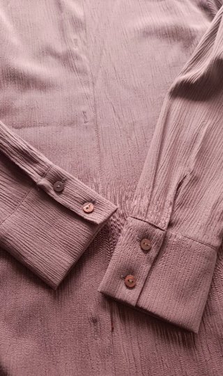 Camisa marrón con textura