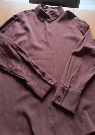 Camisa marrón con textura