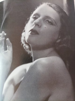 Foto libro Tamara de Lempicka. Textos en italiano.