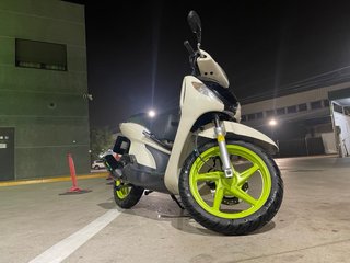 Honda SH 125i Scooter Automática Beige/Negro
