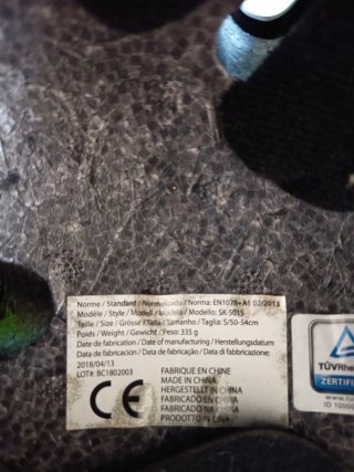 Casco y protecciones patinaje/ciclismo