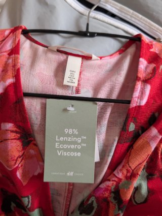 Vestido H&M cóctel floral rojo