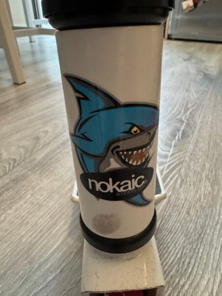 Patinete infantil diseño de tiburón marca NOKAIC