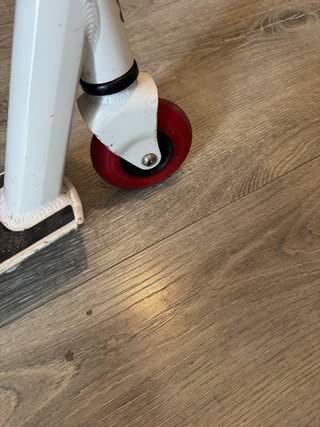 Patinete infantil diseño de tiburón marca NOKAIC