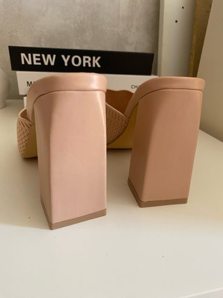 Sandalias Beige Tacón Grueso Malla