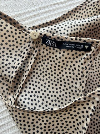 Crop top satinado de lunares Zara