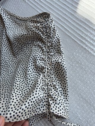 Crop top satinado de lunares Zara