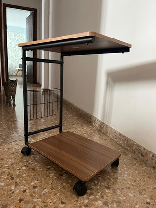 Mesita auxiliar con ruedas