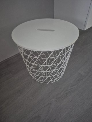 Mesita auxiliar blanca de metal