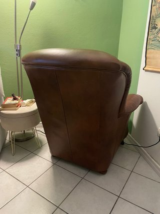Poltrona in pelle e legno marrone
