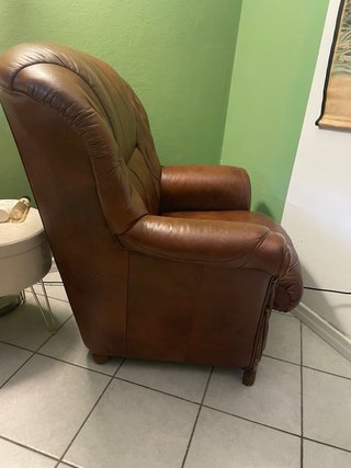 Poltrona in pelle e legno marrone