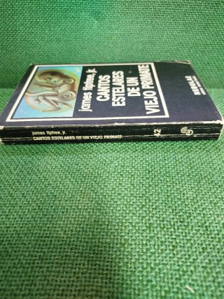 Antiguo libro cantos estelares viajero primate