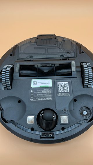 Robot aspirador y fregasuelos con navegación