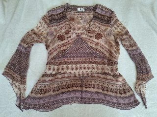 Blusa estampada talla 44 (equivalente a una 42)
