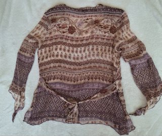 Blusa estampada talla 44 (equivalente a una 42)