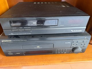 Reproductor VHS Schneider y Lector LD Pioneer