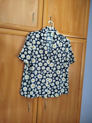 Camisa de Margaritas fondo azul marino