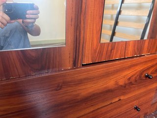 Armario grande de madera con espejos