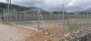 Se alquila parcela vallada