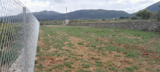 Se alquila parcela vallada