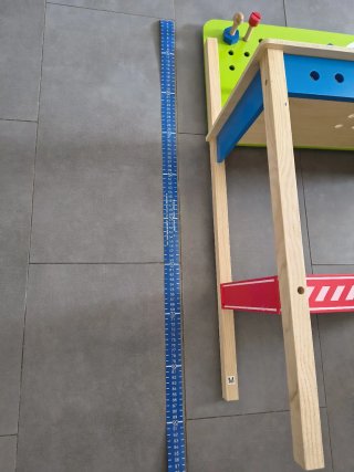 Mesa de herramientas de madera para niños