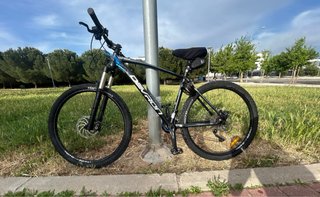 Bicicleta Montaña Devron 27.5” en muy buen estado.