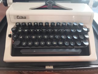 Máquina de escribir Erika vintage