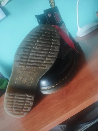 Botas Dr. Martens x Hello Kitty