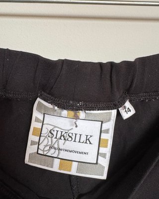 Pantalones SikSilk negros con banda lateral