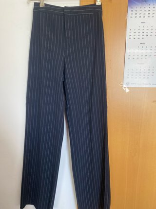 Pantalón raya diplomática azul Stradivarius