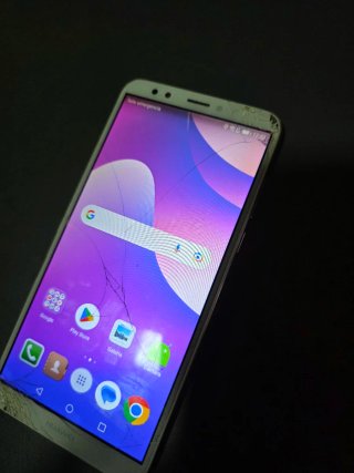 Confezione Huawei Y7 2018 (Nero e Bianco)