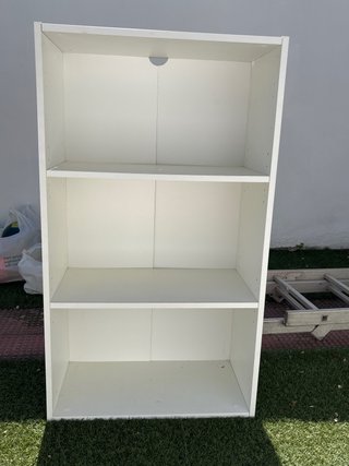 Estantería blanca de madera