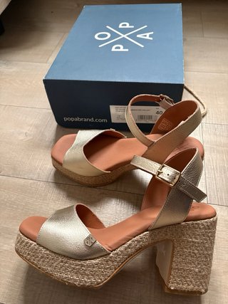Sandalias POPA tacón dorado