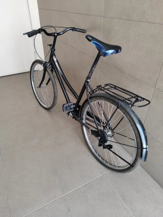 Bicicleta urbana clásica con portaequipajes