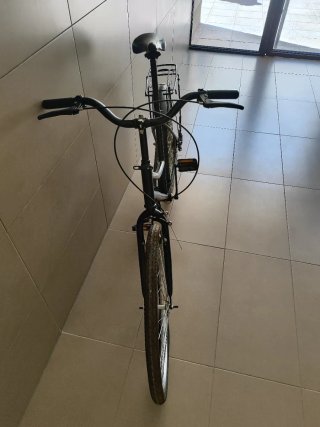 Bicicleta urbana clásica con portaequipajes