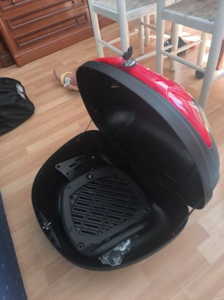 Maletero de moto negro con luz roja (Cajón)