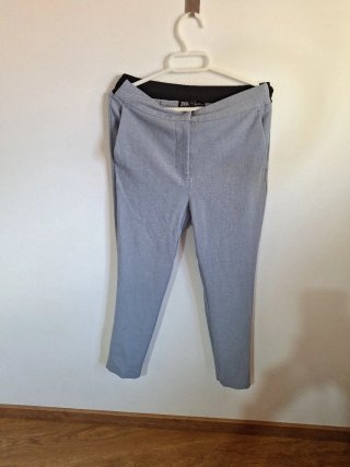 Pantalones ZARA grises y negros