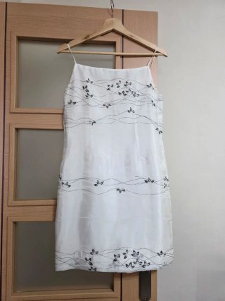 Vestido de verano blanco con estampado