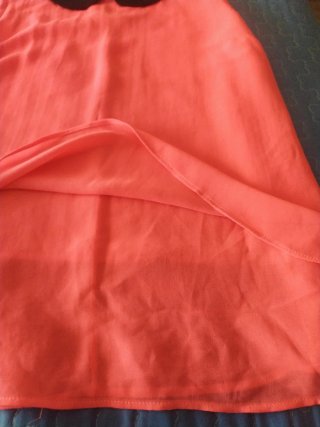 Blusa coral doble tela cuello negro