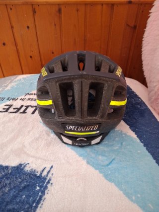 Casco Specialized para patinete/bici