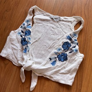 Top Pull&Bear bordado floral