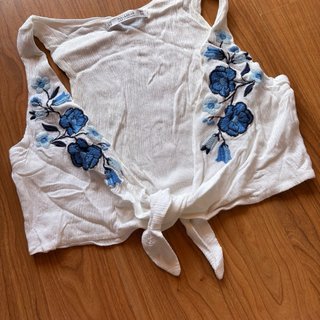 Top Pull&Bear bordado floral