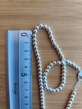 Collar de bolas de plata