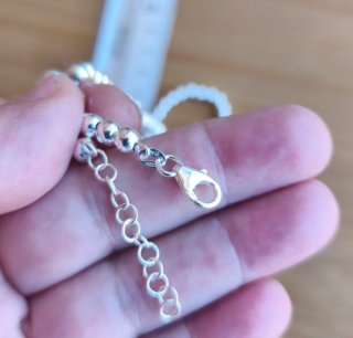 Collar de bolas de plata