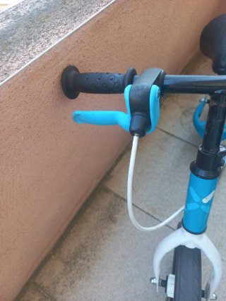 Bicicleta de equilibrio azul