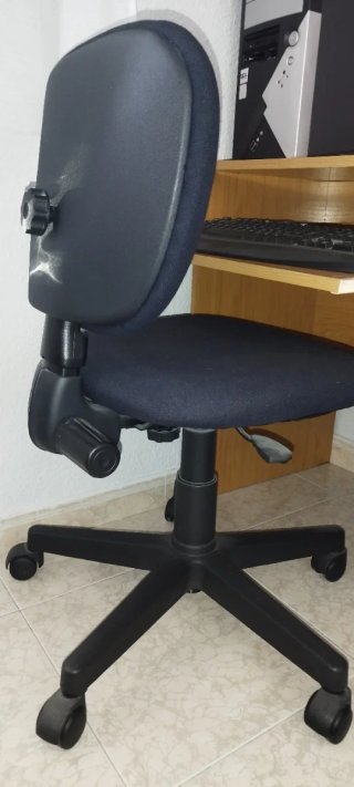 Mesa escritorio madera y silla oficina