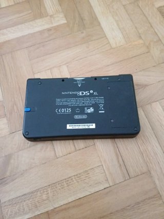 Nintendo DSi XL Amarilla