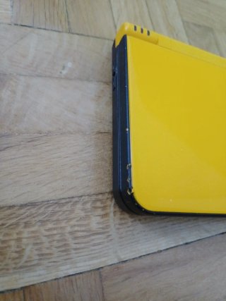 Nintendo DSi XL Amarilla